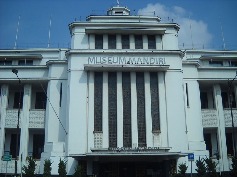 800px Museum Mandiri