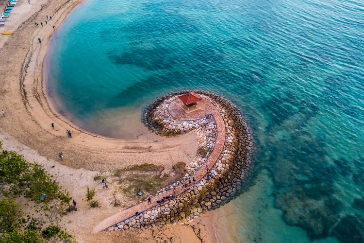 7 Rekomendasi Pantai Pasir Putih di Bali yang Memukau! 5 image 32